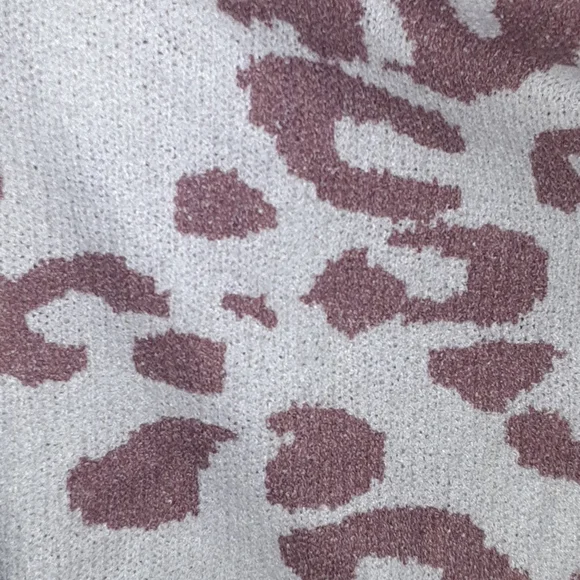 Sold POL thin sweater top - Picture 3 of 5